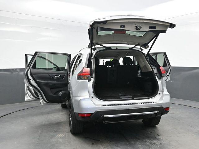 Photo of 2018 Brilliant Silver Nissan Rogue