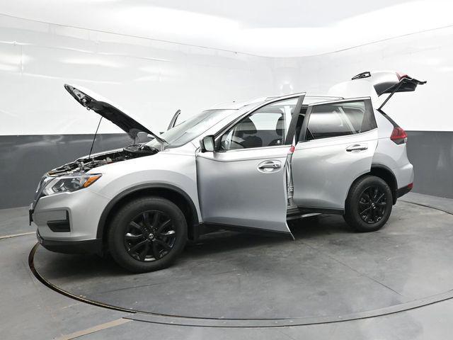 Photo of 2018 Brilliant Silver Nissan Rogue