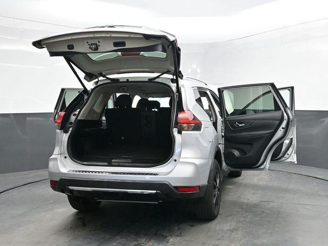 Photo of 2018 Brilliant Silver Nissan Rogue