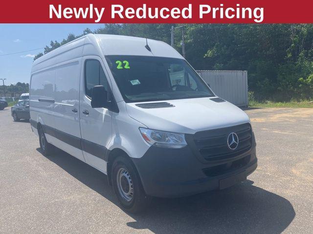 Photo of 2022 White Mercedes-Benz Sprinter 2500