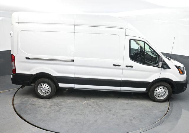Photo of 2022 Oxford White Ford Transit-350