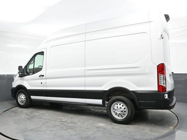 Photo of 2022 Oxford White Ford Transit-350