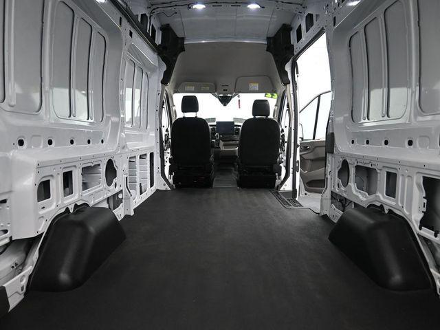 Photo of 2022 Oxford White Ford Transit-350