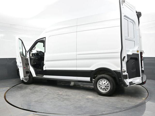 Photo of 2022 Oxford White Ford Transit-350