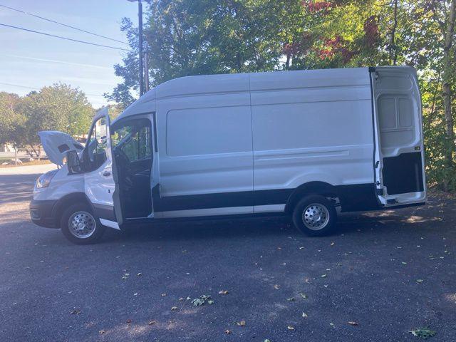 Photo of 2024 Oxford White Ford Transit-350