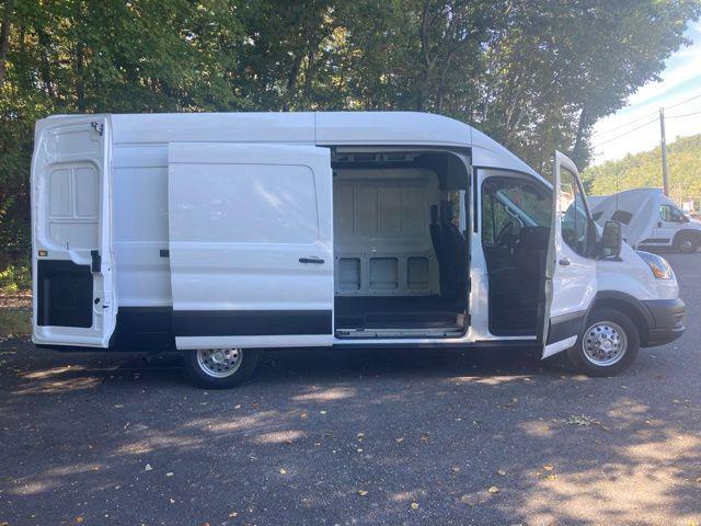 Photo of 2024 Oxford White Ford Transit-350