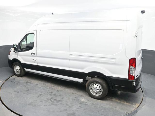 Photo of 2022 Oxford White Ford Transit-350