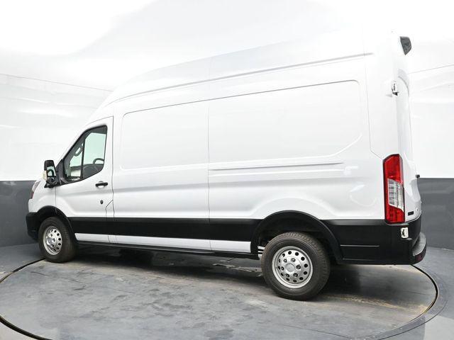 Photo of 2022 Oxford White Ford Transit-350