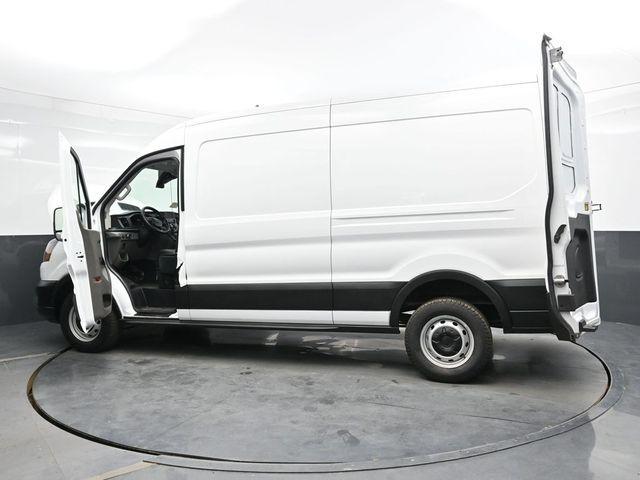 Photo of 2023 Oxford White Ford Transit-250