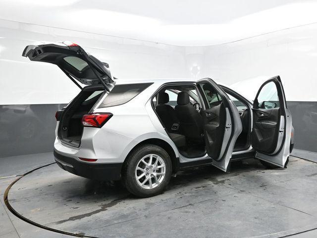 Photo of 2022 Silver Ice Metallic Chevrolet Equinox