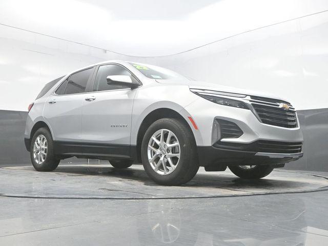 Photo of 2022 Silver Ice Metallic Chevrolet Equinox