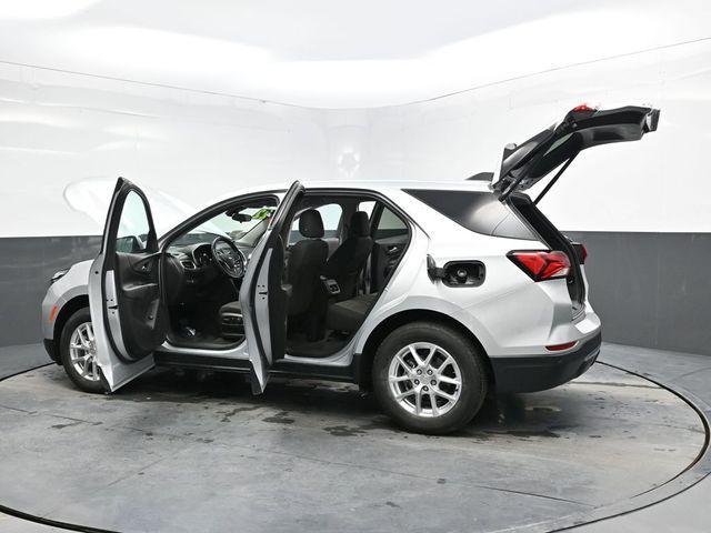 Photo of 2022 Silver Ice Metallic Chevrolet Equinox
