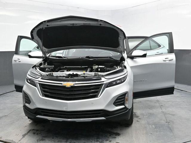 Photo of 2022 Silver Ice Metallic Chevrolet Equinox