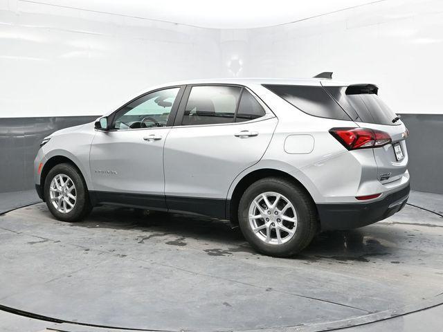 Photo of 2022 Silver Ice Metallic Chevrolet Equinox