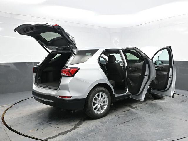 Photo of 2022 Silver Ice Metallic Chevrolet Equinox