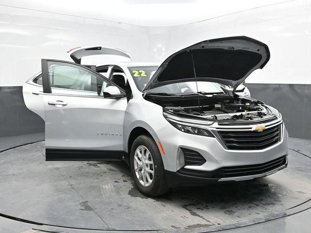 Photo of 2022 Silver Ice Metallic Chevrolet Equinox