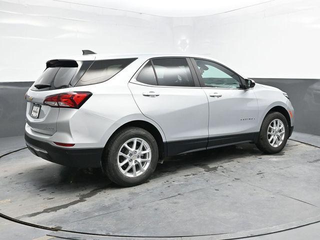 Photo of 2022 Silver Ice Metallic Chevrolet Equinox