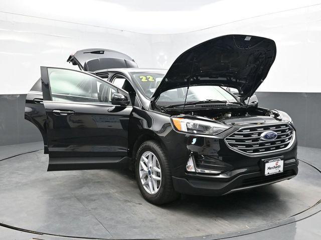 Photo of 2022 Agate Black Metallic Ford Edge