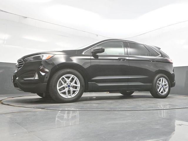 Photo of 2022 Agate Black Metallic Ford Edge