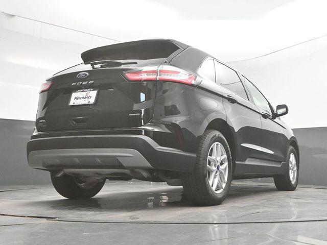 Photo of 2022 Agate Black Metallic Ford Edge