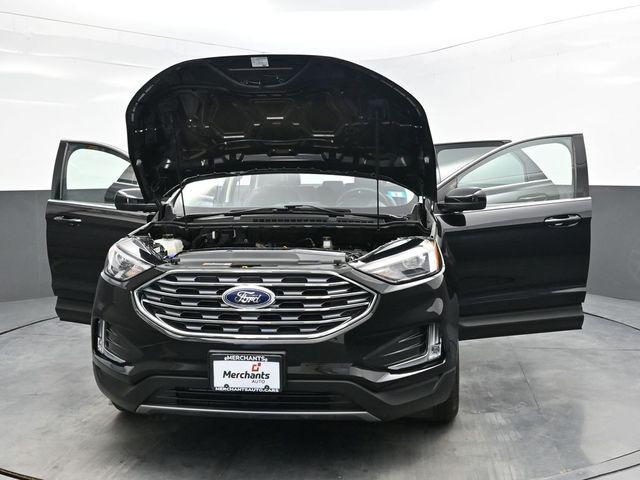 Photo of 2022 Agate Black Metallic Ford Edge