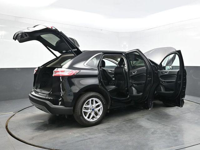 Photo of 2022 Agate Black Metallic Ford Edge