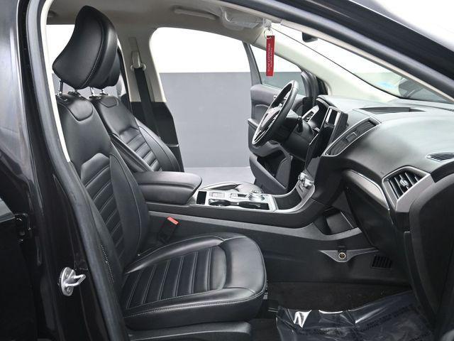Photo of 2022 Agate Black Metallic Ford Edge