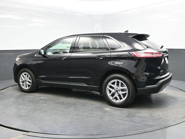 Photo of 2022 Agate Black Metallic Ford Edge