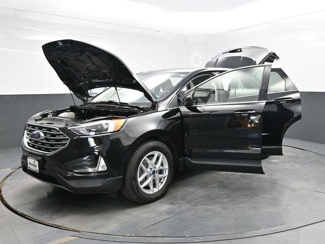 Photo of 2022 Agate Black Metallic Ford Edge