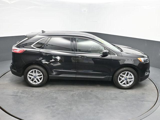 Photo of 2022 Agate Black Metallic Ford Edge