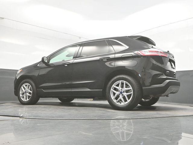 Photo of 2022 Agate Black Metallic Ford Edge
