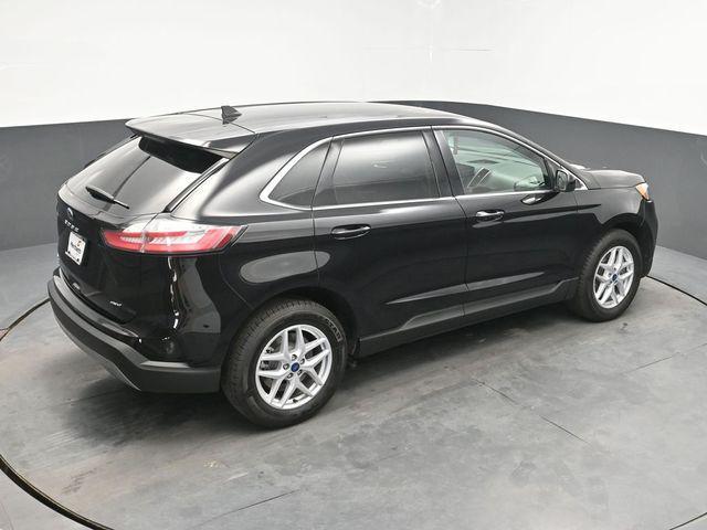 Photo of 2022 Agate Black Metallic Ford Edge