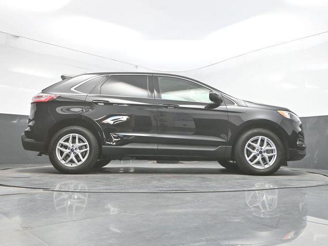 Photo of 2022 Agate Black Metallic Ford Edge