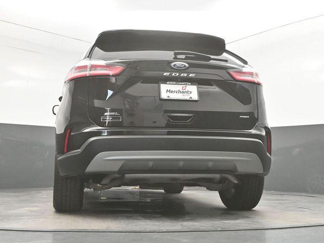 Photo of 2022 Agate Black Metallic Ford Edge
