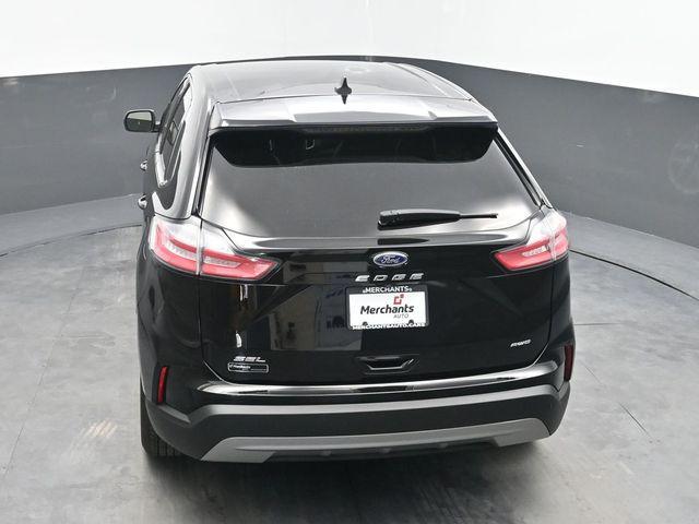 Photo of 2022 Agate Black Metallic Ford Edge