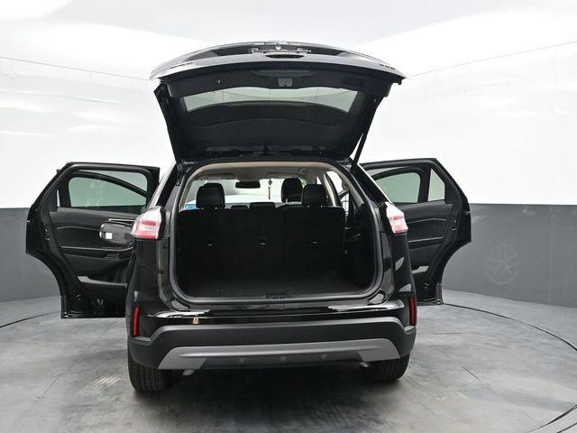 Photo of 2022 Agate Black Metallic Ford Edge