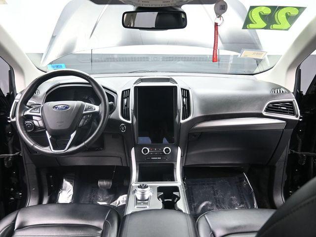 Photo of 2022 Agate Black Metallic Ford Edge