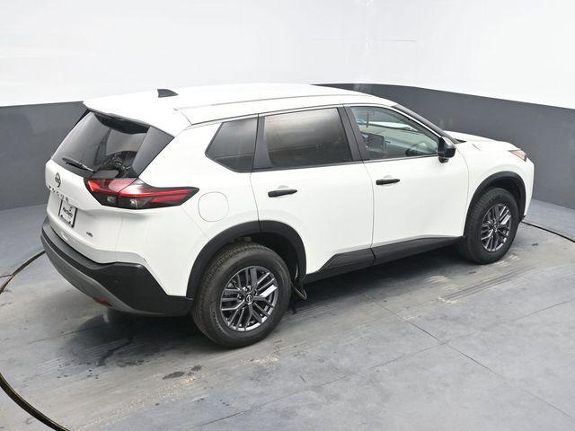 Photo of 2023 Glacier White Nissan Rogue