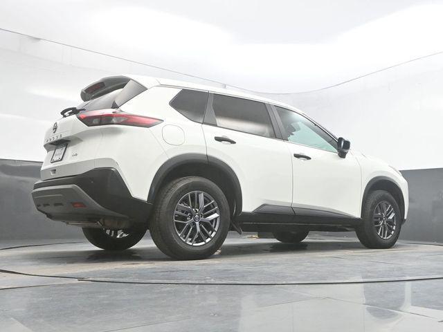 Photo of 2023 Glacier White Nissan Rogue