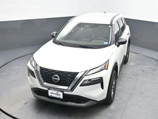 Photo of 2023 Glacier White Nissan Rogue