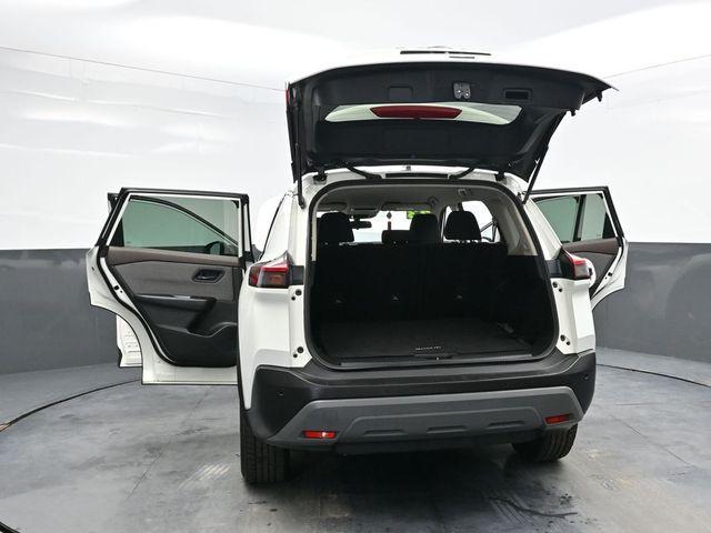 Photo of 2023 Glacier White Nissan Rogue