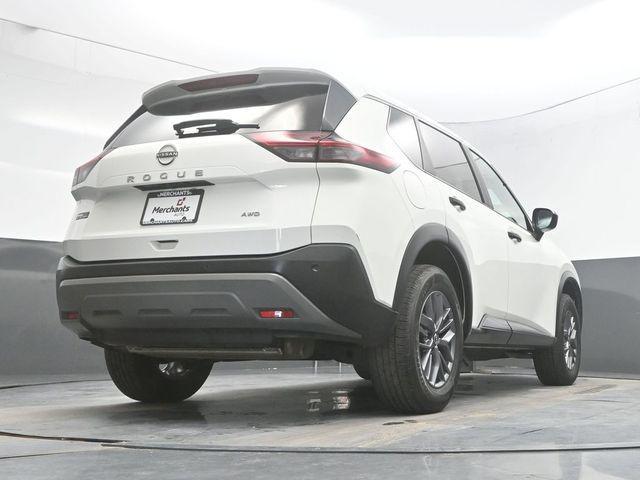 Photo of 2023 Glacier White Nissan Rogue