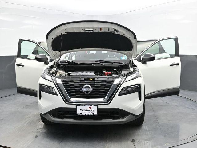 Photo of 2023 Glacier White Nissan Rogue