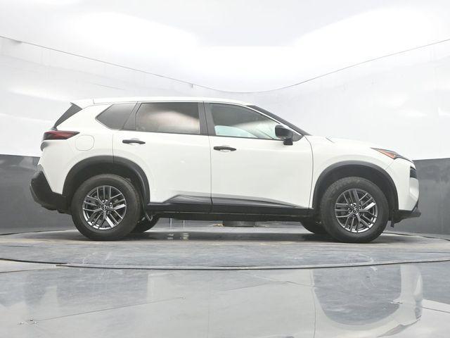 Photo of 2023 Glacier White Nissan Rogue