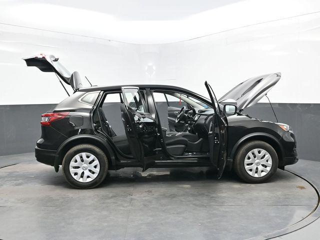 Photo of 2020 Magnetic Black Pearl Nissan Rogue Sport