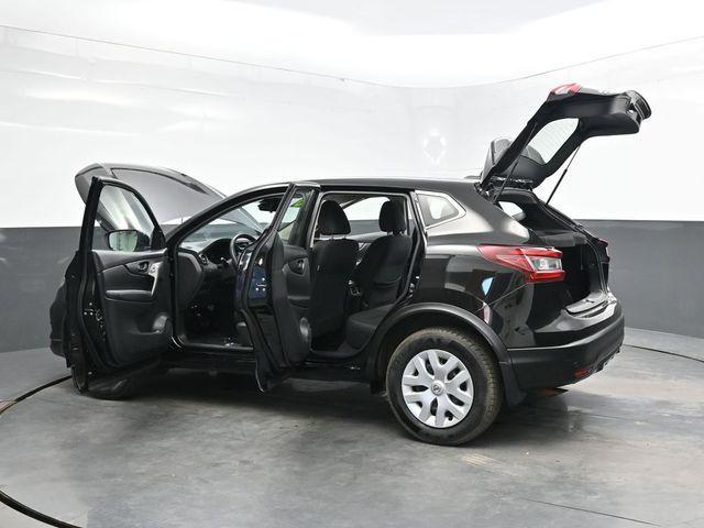 Photo of 2020 Magnetic Black Pearl Nissan Rogue Sport
