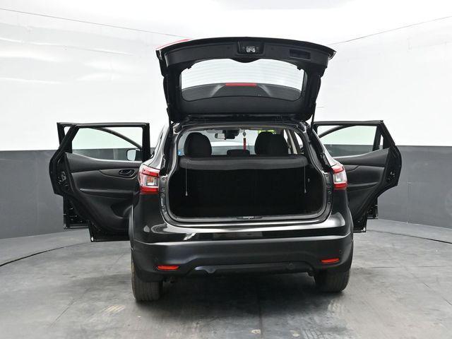 Photo of 2020 Magnetic Black Pearl Nissan Rogue Sport