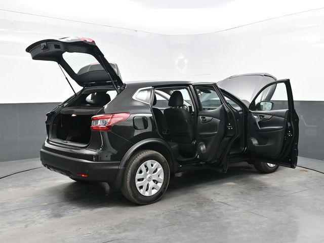 Photo of 2020 Magnetic Black Pearl Nissan Rogue Sport