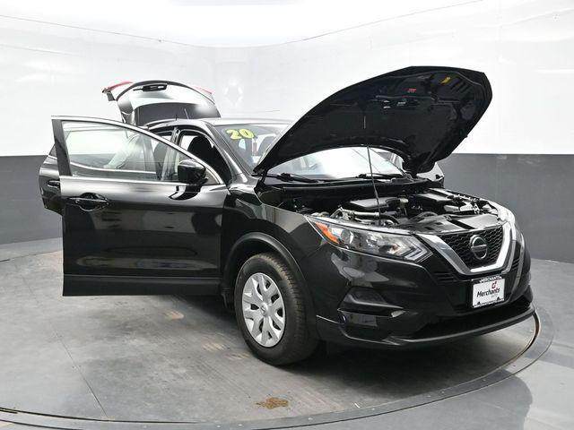 Photo of 2020 Magnetic Black Pearl Nissan Rogue Sport