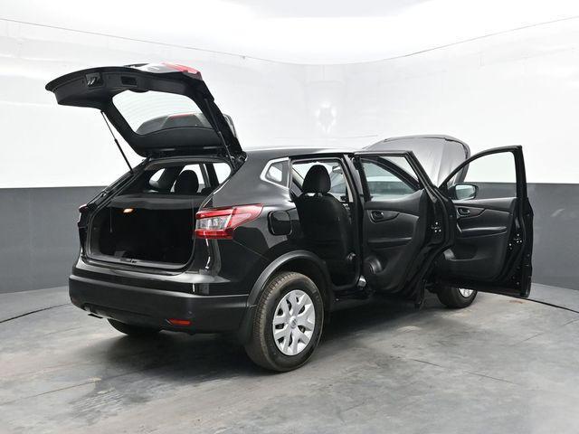 Photo of 2020 Magnetic Black Pearl Nissan Rogue Sport
